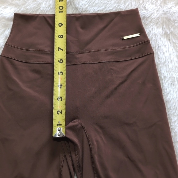 Gymshark x Whitney Simmons Scrunch Cycling Shorts - Brown - Picture 8 of 9